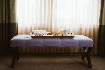 Studio Suite, 1 King Bed (Marlene Dietrich King)
