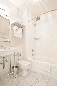Deluxe Room, 1 Queen Bed