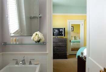 Deluxe Room, 1 King Bed