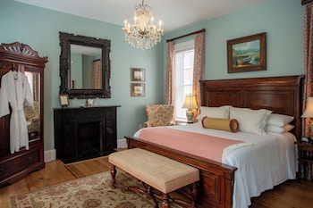Superior Room, 1 King Bed (Tybee Island)