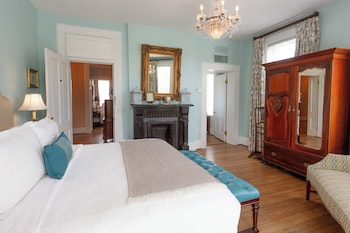 Grand Room, 1 King Bed (Russell Fiore)