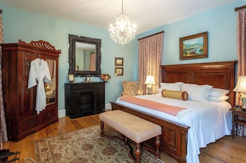 Superior Room, 1 King Bed (Tybee Island)