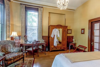 Room, 1 King Bed (John Adam Treulen)