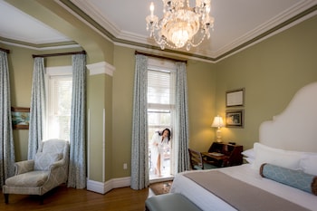 Grand Room, 1 King Bed, Balcony (Johnny Mercer)
