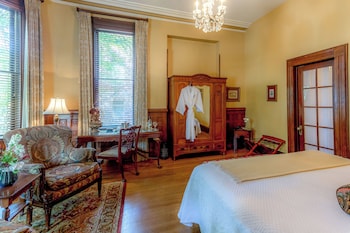 Room, 1 King Bed (John Adam Treulen)
