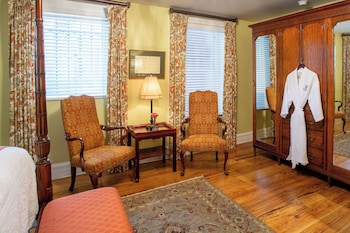 Standard Room, 1 Queen Bed (James Pierpont)