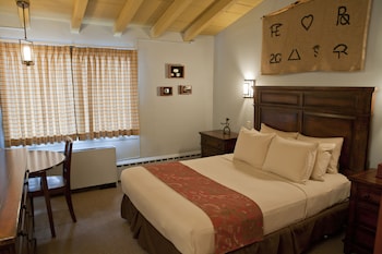 Signature Room, 1 Queen Bed, Refrigerator & Microwave