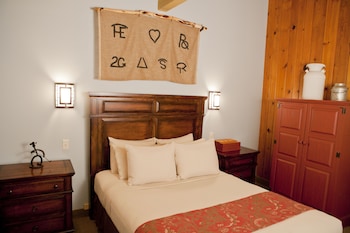 Signature Room, 1 Queen Bed, Refrigerator & Microwave