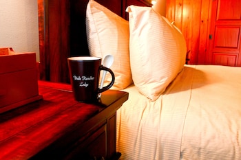 Signature Room, 1 Queen Bed, Refrigerator & Microwave