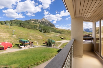Suite, 1 Bedroom (Slopeside View)