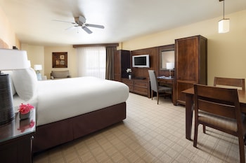 Deluxe Room, 1 King Bed, Valley View