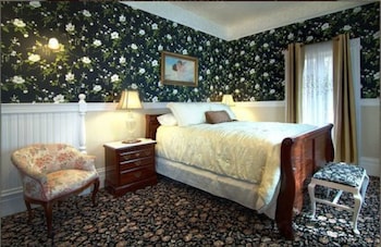 Room, 1 Queen Bed, City View, Garden Area