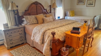Superior Suite, Multiple Beds, Ensuite, Garden View (Room 7 Albert's Room)