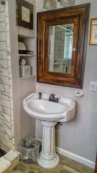 Superior Double Room, 1 Queen Bed, Garden View (Room 9 Gardener's Room)