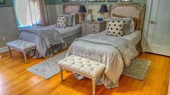 Superior Twin Room, Ensuite (Room 4 The Robert Frost)