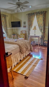 Superior Double Room, 1 Queen Bed, Garden View (Room 9 Gardener's Room)