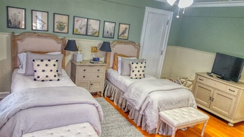 Superior Twin Room, Ensuite (Room 4 The Robert Frost)
