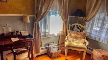Superior Twin Room, Ensuite (Room 4 The Robert Frost)