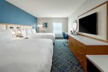 Room, 2 Queen Beds, Accessible Bathtub (Mobility & Hearing)
