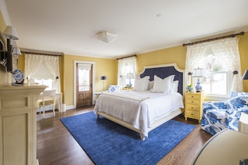 Room, 1 King Bed (Luxury Tall Tales Guesthouse 1 King R)