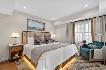 One Bedroom Suite King Water View Main Building