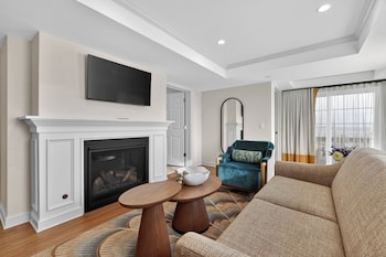 One Bedroom Suite King Water View Main Building