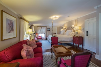 Suite, 1 King Bed (Three Stories Guest House Suite)