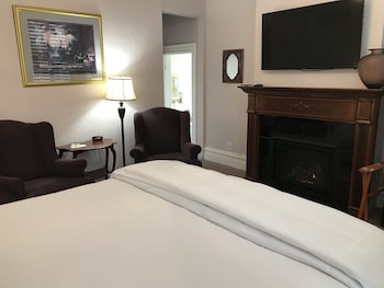 Room, 1 King Bed, Fireplace(Tessa)