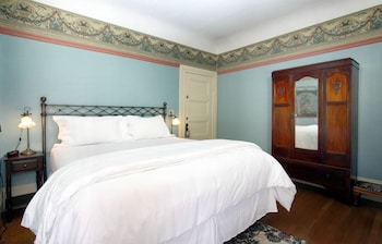 Room, 1 King Bed, Jetted Tub (Tower Room)