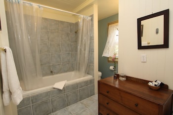 Room, 1 King Bed, Jetted Tub (Tower Room)