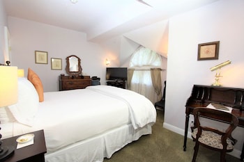 Room, 1 King Bed, Fireplace (Gable Room)