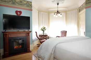 Room, 1 King Bed, Jetted Tub (Tower Room)