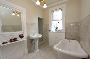 Room, 1 King Bed, Fireplace (Victorian Room)