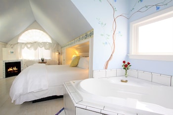 Suite, 1 King Bed, Balcony (Madaline's Suite)