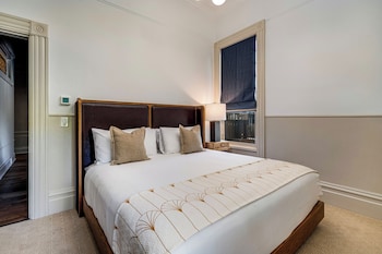 Suite, 1 King Bed
