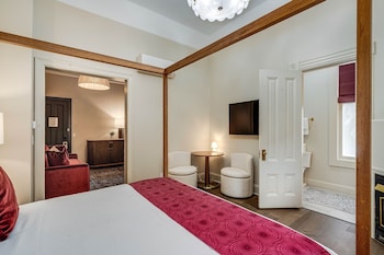 Premium Suite, 1 King Bed with Sofa bed, Pool View