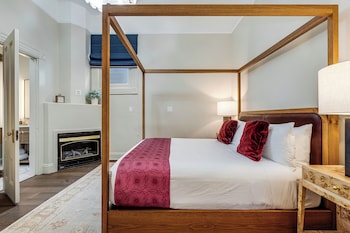Premium Suite, 1 King Bed with Sofa bed, Pool View
