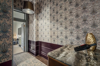 Deluxe Room, 1 King Bed