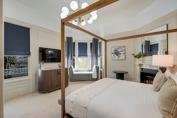 Deluxe Room, 1 King Bed, Balcony