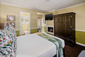 Room, 1 Queen Bed (Trellis Court Building)