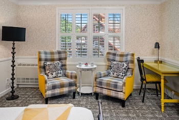 Deluxe Room, 1 King Bed (Main Inn)