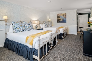 Deluxe Room, 2 Queen Beds (Main Inn)