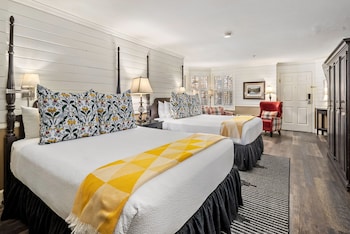 Deluxe Room, 2 Queen Beds (Main Inn)