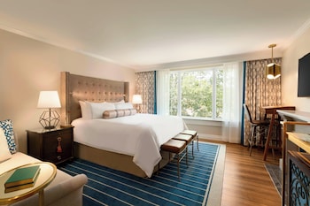Traditional Room, 1 King Bed (Mobility/Hearing Accessible, Tub)