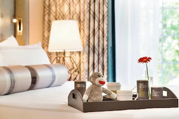 Traditional Room, 1 King Bed (Mobility/Hearing Accessible, Tub)
