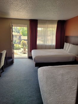 Double Room, 2 Queen Beds, Non Smoking, Courtyard View