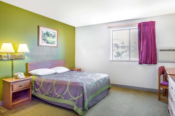 Room, 1 King Bed, Smoking