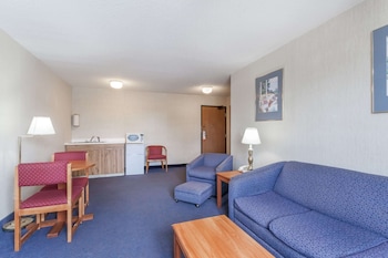 Suite, 1 King Bed, Non Smoking (One-Bedroom Suite)