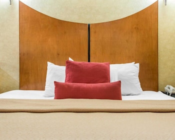 Room, 2 Queen Beds, Accessible, Non Smoking
