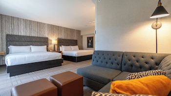Standard Room, Multiple Beds, Roll-in Shower